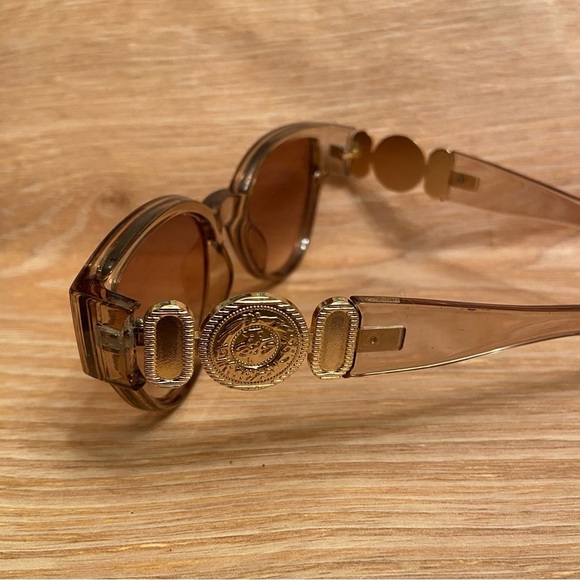 Sunglasses Cat Eye Brown Lucite Side Gold Medallion Coins Eye Protection. - Picture 4 of 4